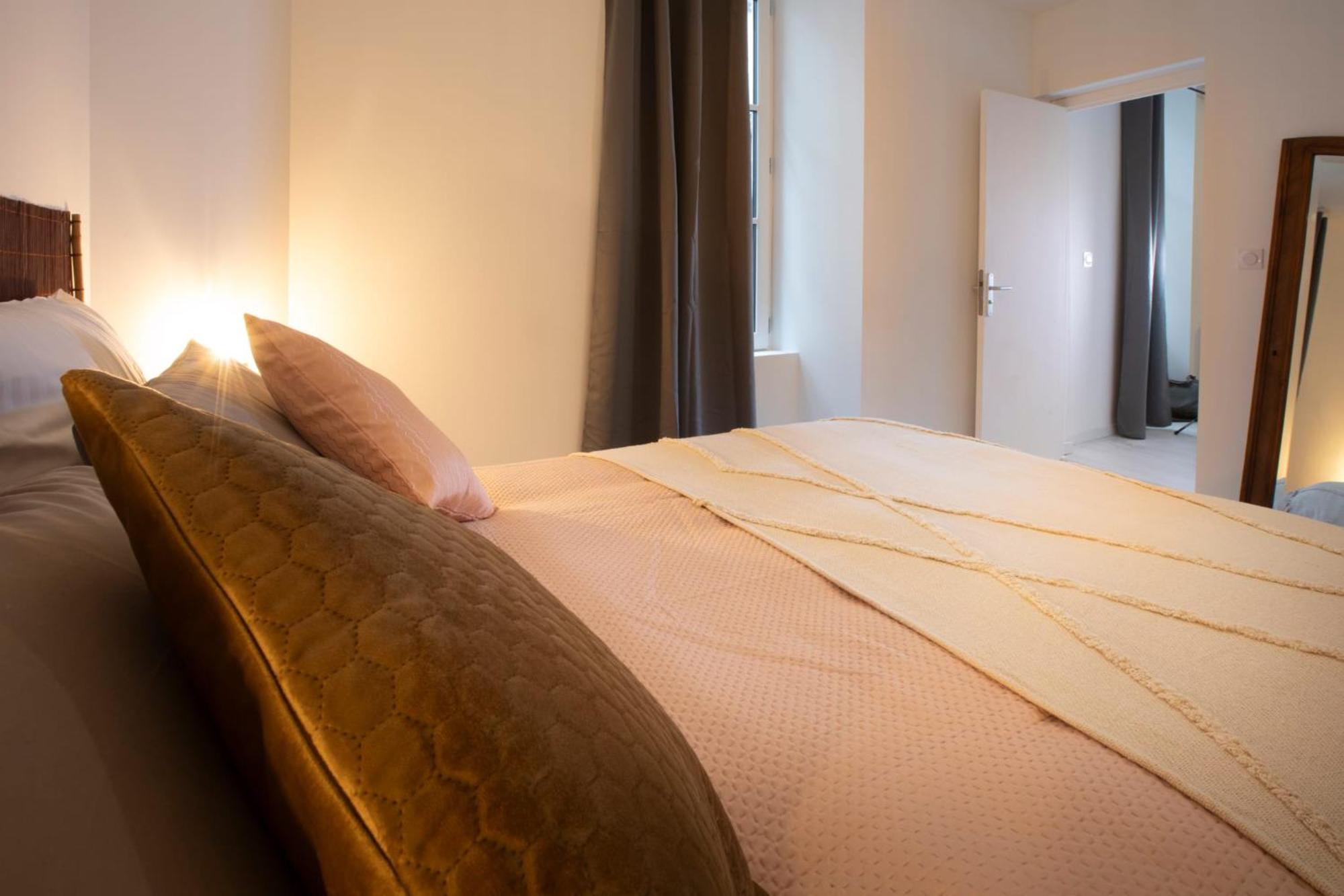 Le Nid 3 Etoiles Wifi, Netflix, Disney, Coeur De Bastide Villefranche-de-Rouergue Kültér fotó